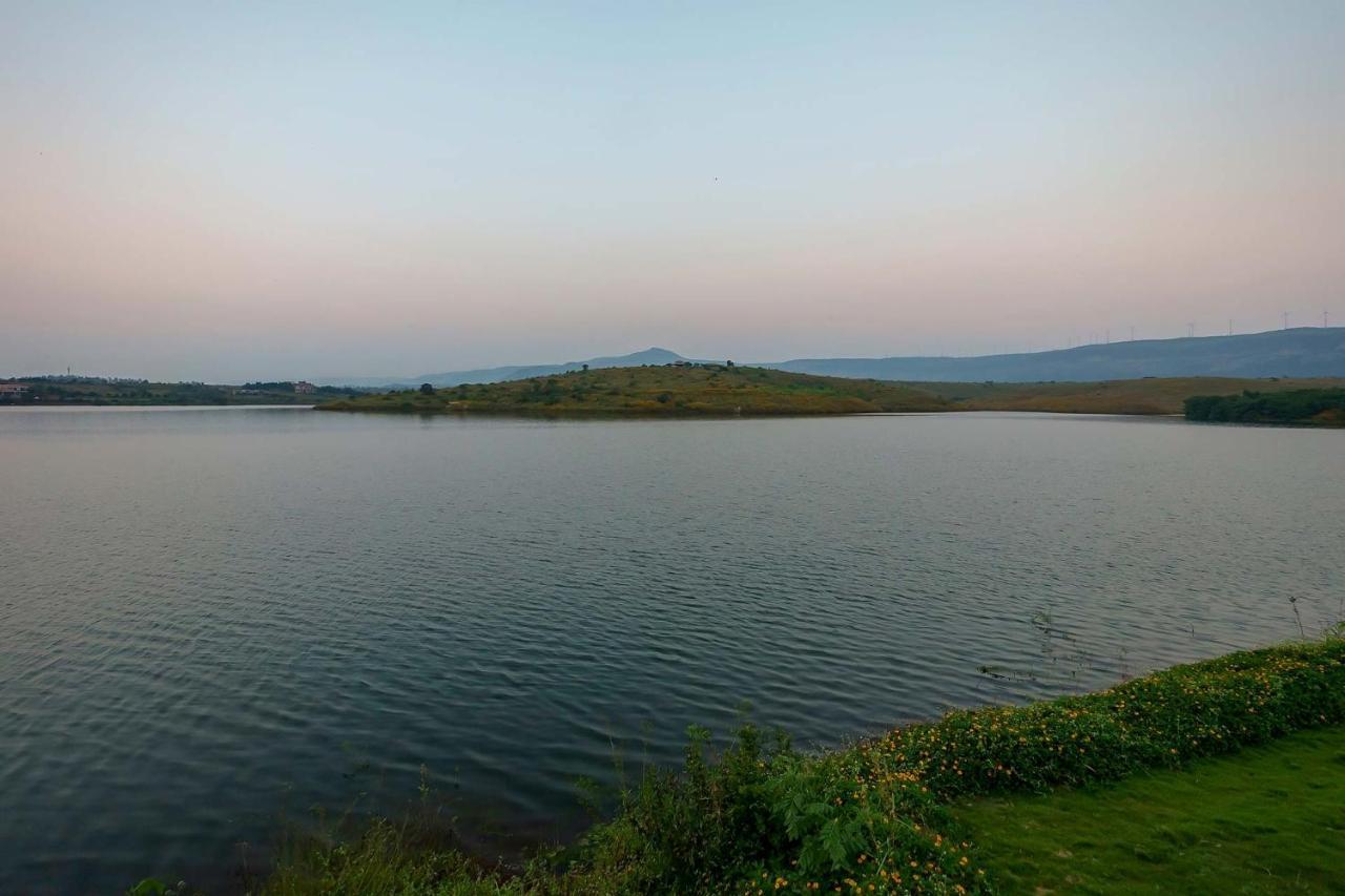 Stayvista At Nihira Farms With Lake View - Kamshet Takwa Budrukh Exterior photo